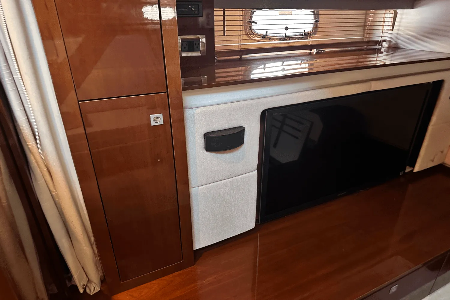 2011 Sea Ray 450 SUNDANCER Image Thumbnail #27