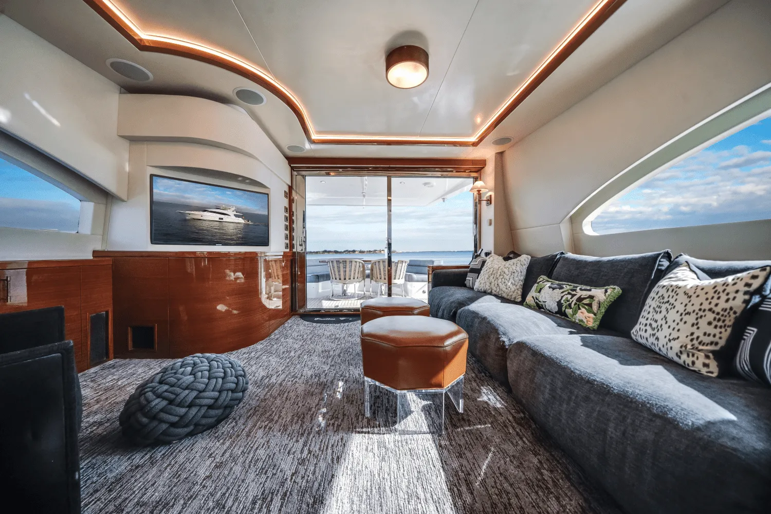 2018 Hatteras 60 MOTOR YACHT Image Thumbnail #16