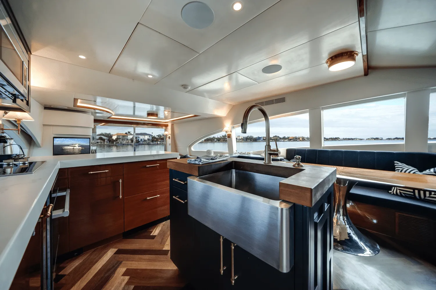 2018 Hatteras 60 MOTOR YACHT Image Thumbnail #26