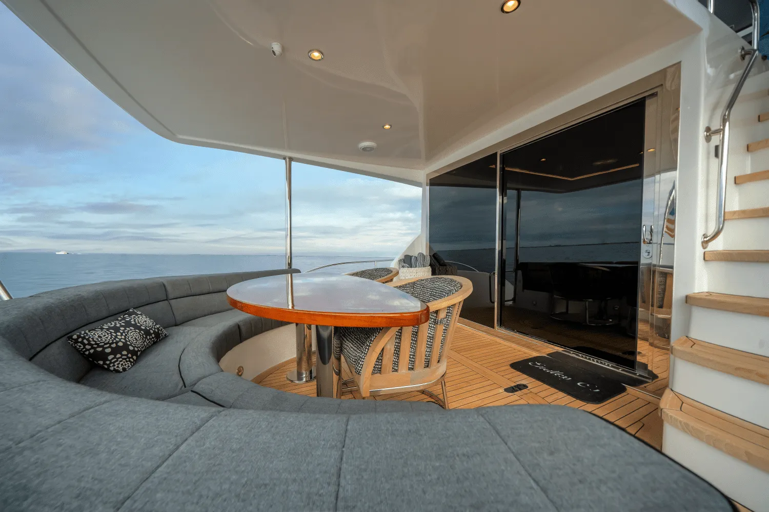 2018 Hatteras 60 MOTOR YACHT Image Thumbnail #11