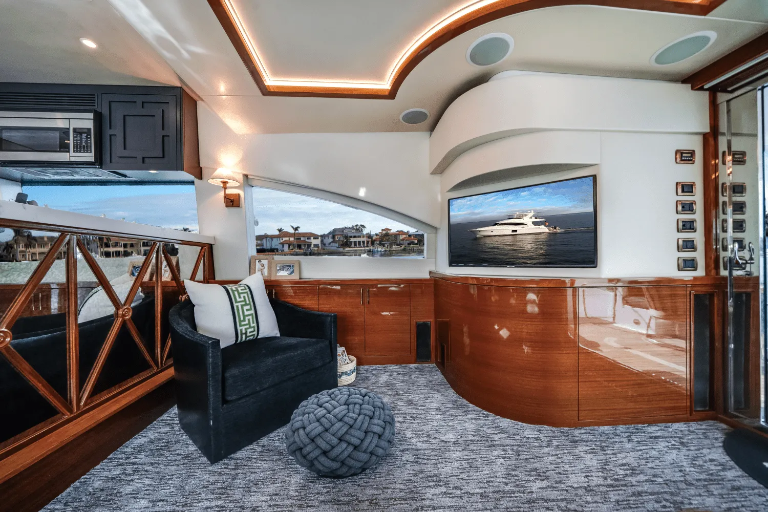 2018 Hatteras 60 MOTOR YACHT Image Thumbnail #17