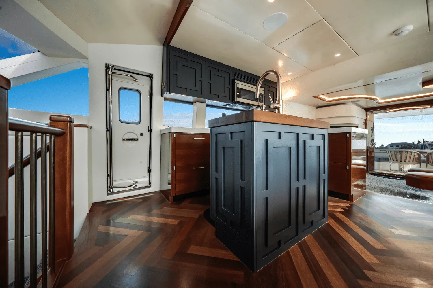 2018 Hatteras 60 MOTOR YACHT Image Thumbnail #25