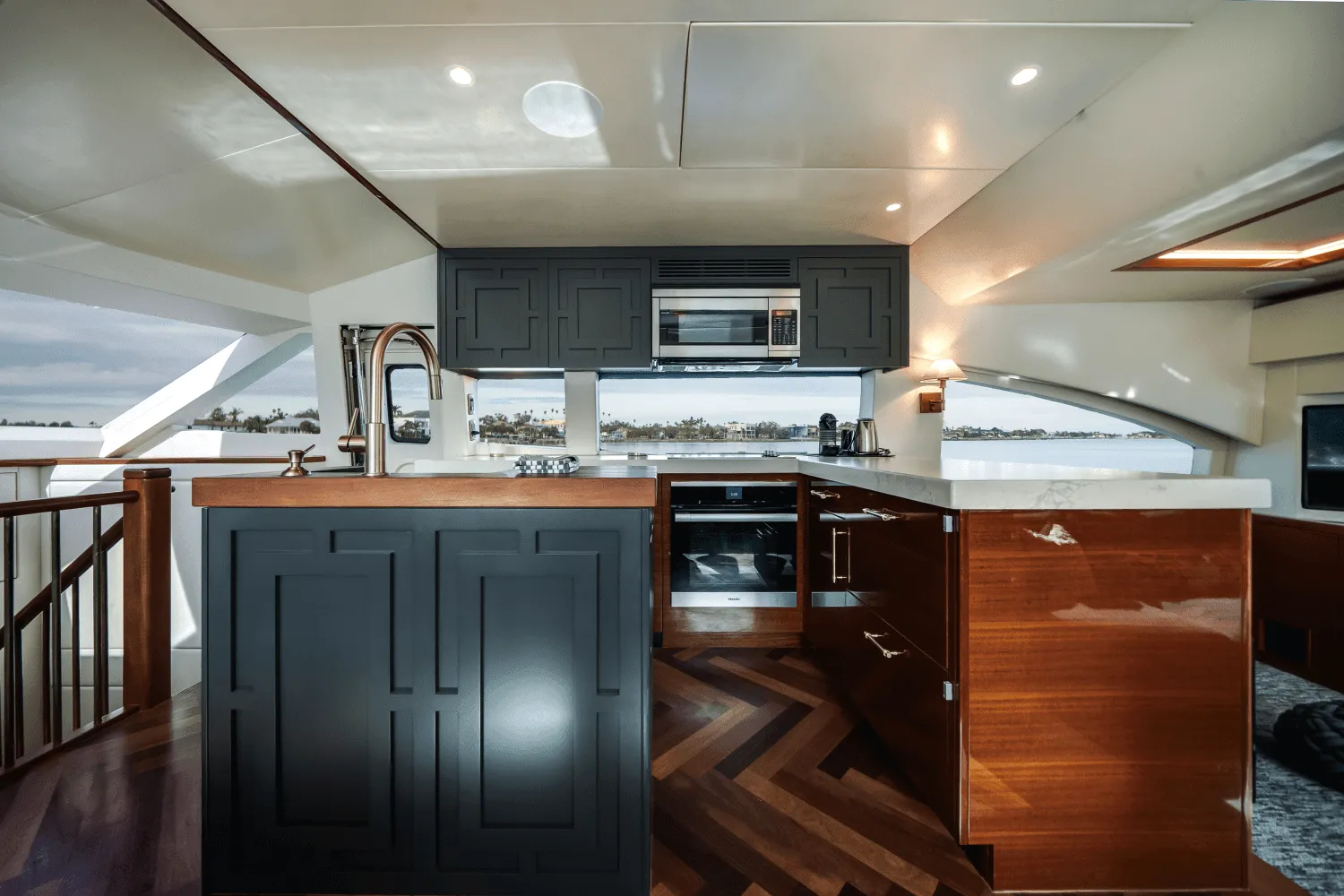 2018 Hatteras 60 MOTOR YACHT Image Thumbnail #21