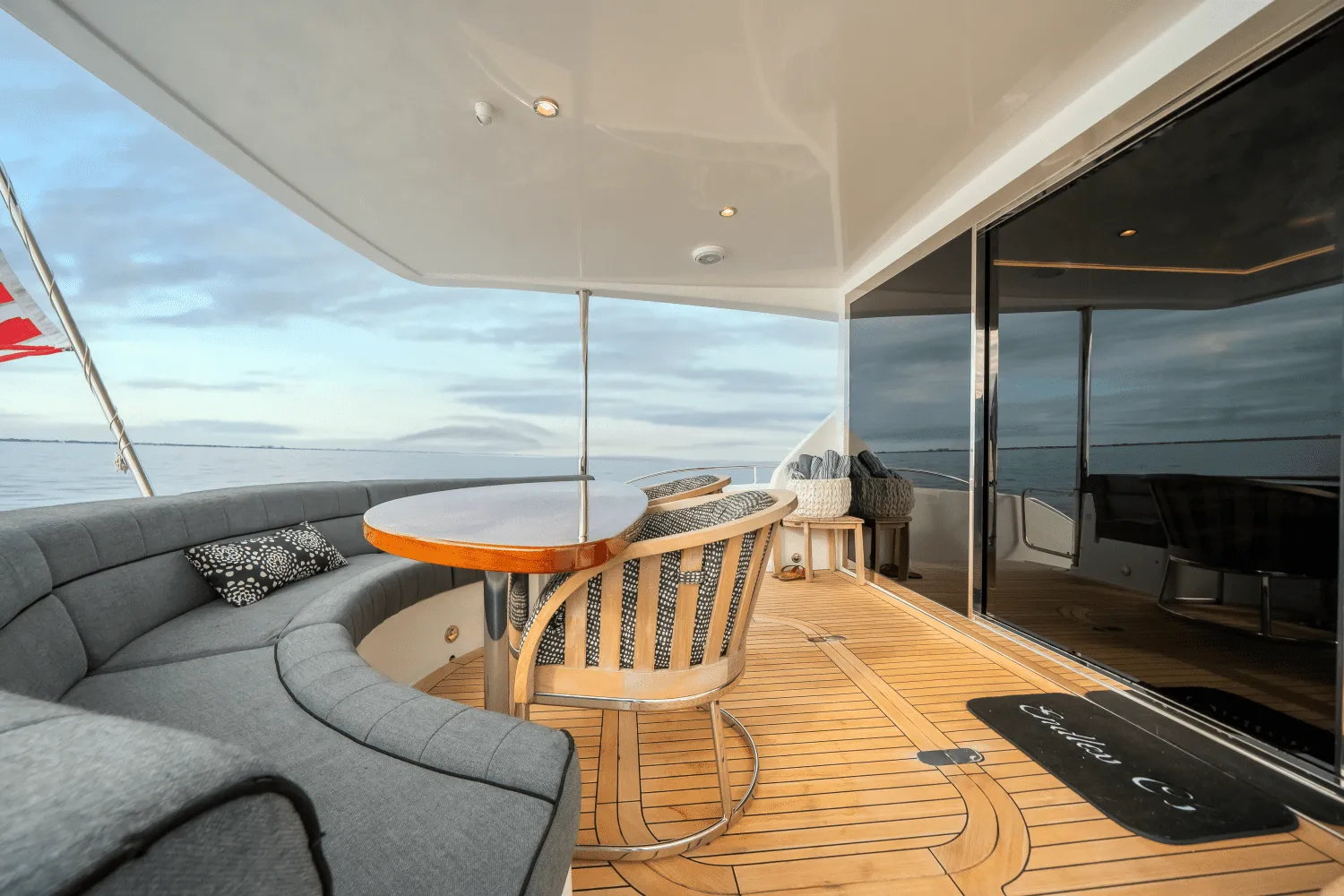 2018 Hatteras 60 MOTOR YACHT Image Thumbnail #8