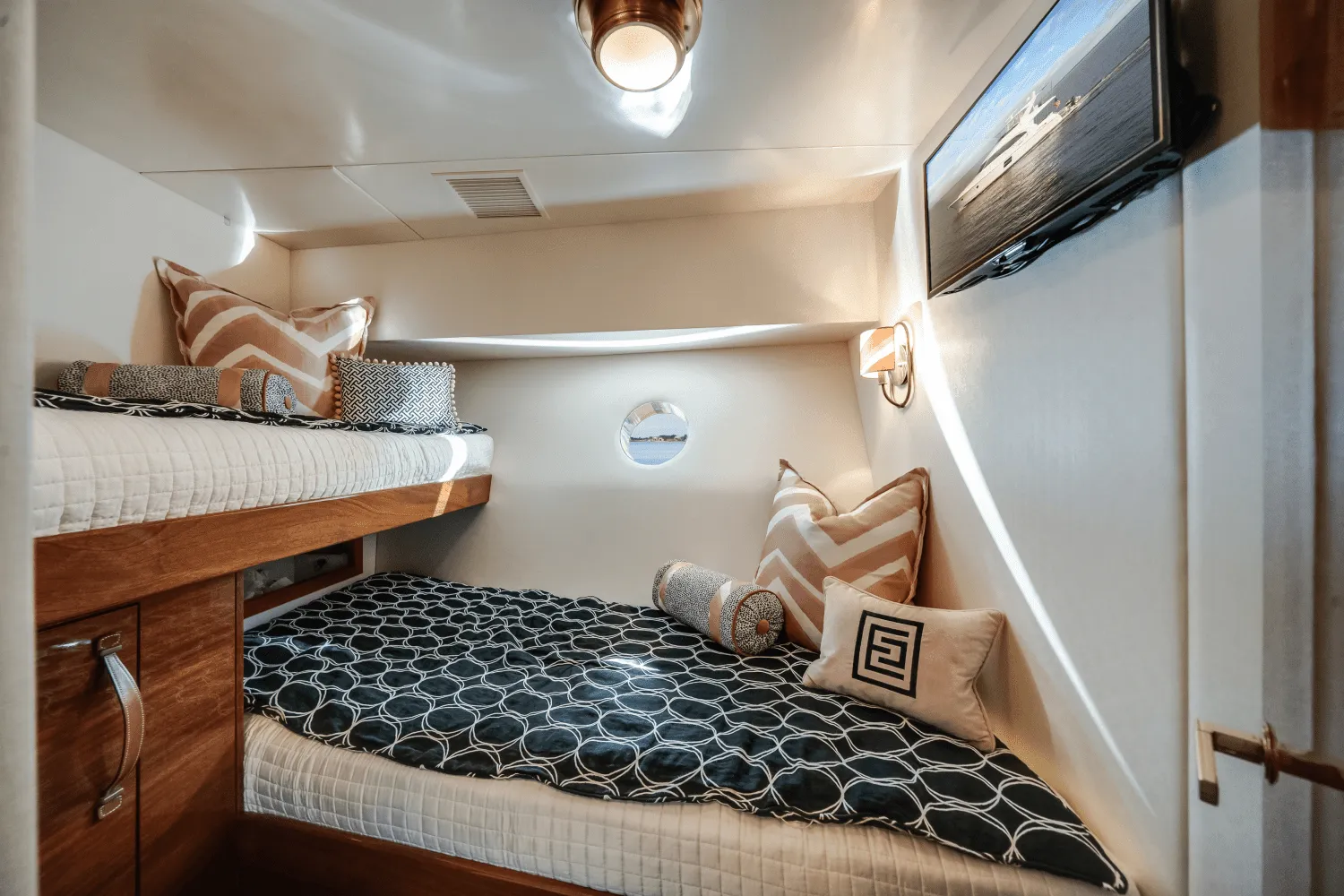 2018 Hatteras 60 MOTOR YACHT Image Thumbnail #45