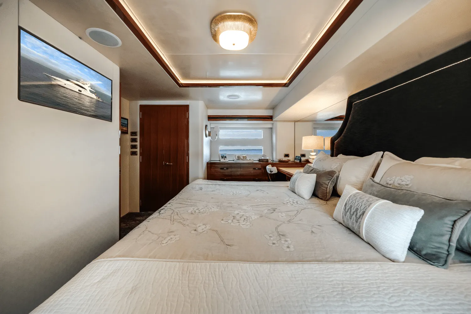 2018 Hatteras 60 MOTOR YACHT Image Thumbnail #37