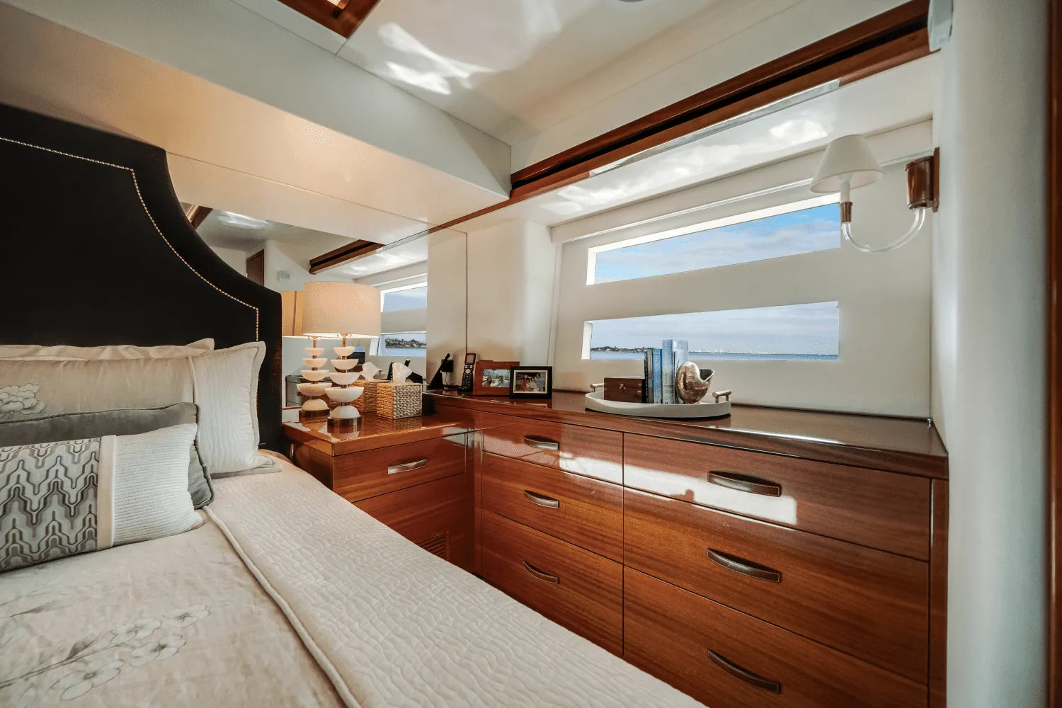 2018 Hatteras 60 MOTOR YACHT Image Thumbnail #39