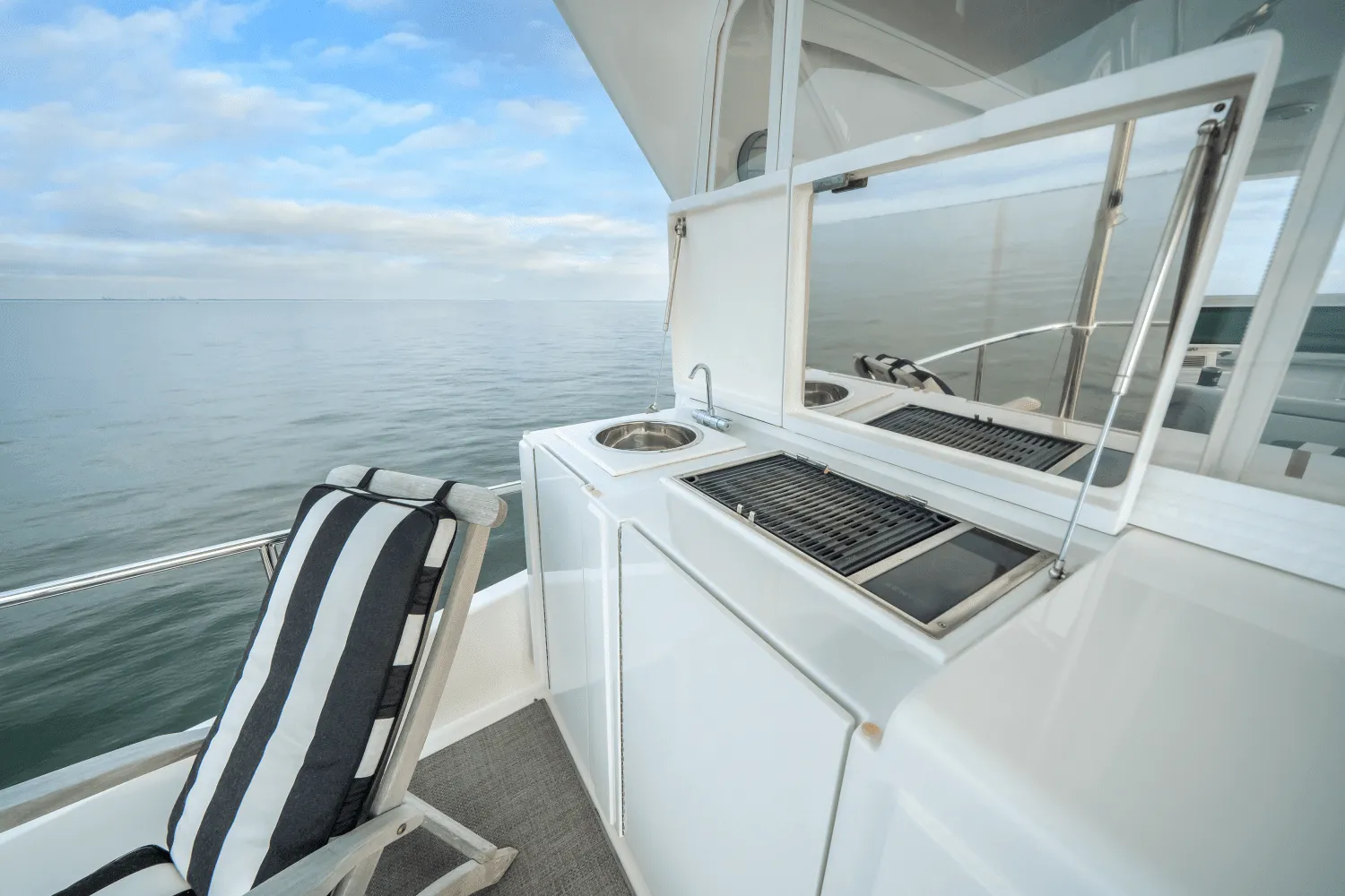2018 Hatteras 60 MOTOR YACHT Image Thumbnail #60