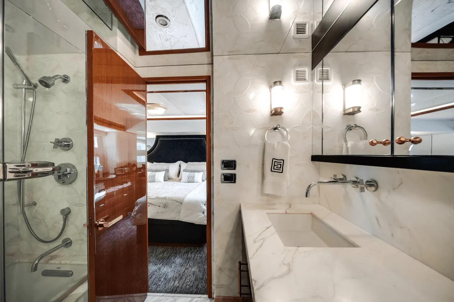 2018 Hatteras 60 MOTOR YACHT Image Thumbnail #38