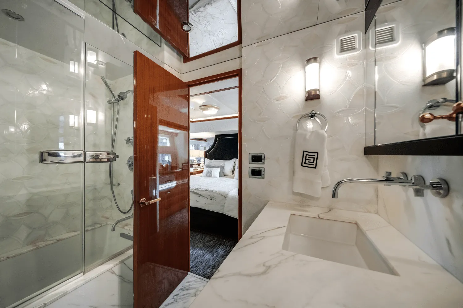 2018 Hatteras 60 MOTOR YACHT Image Thumbnail #41