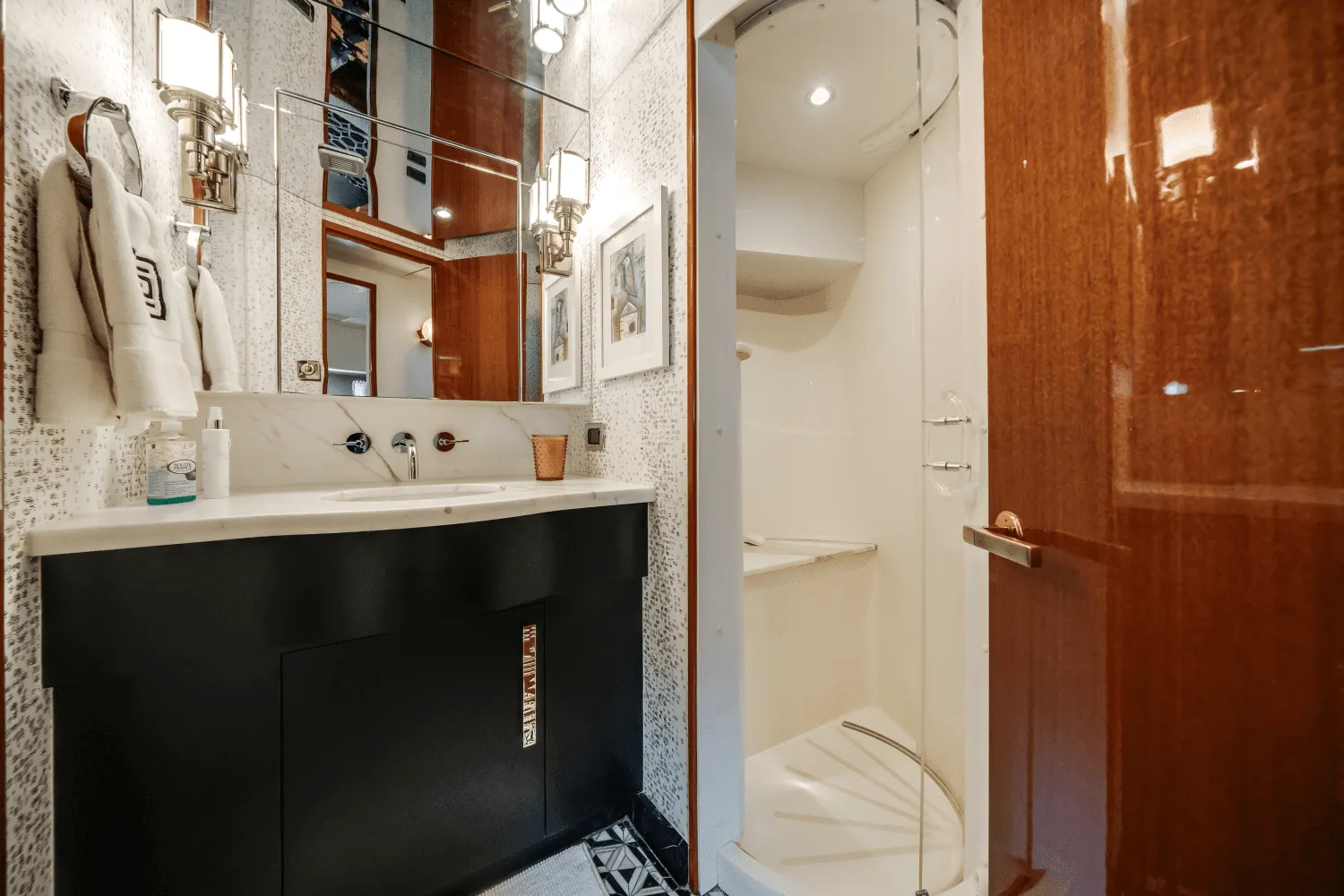 2018 Hatteras 60 MOTOR YACHT Image Thumbnail #42