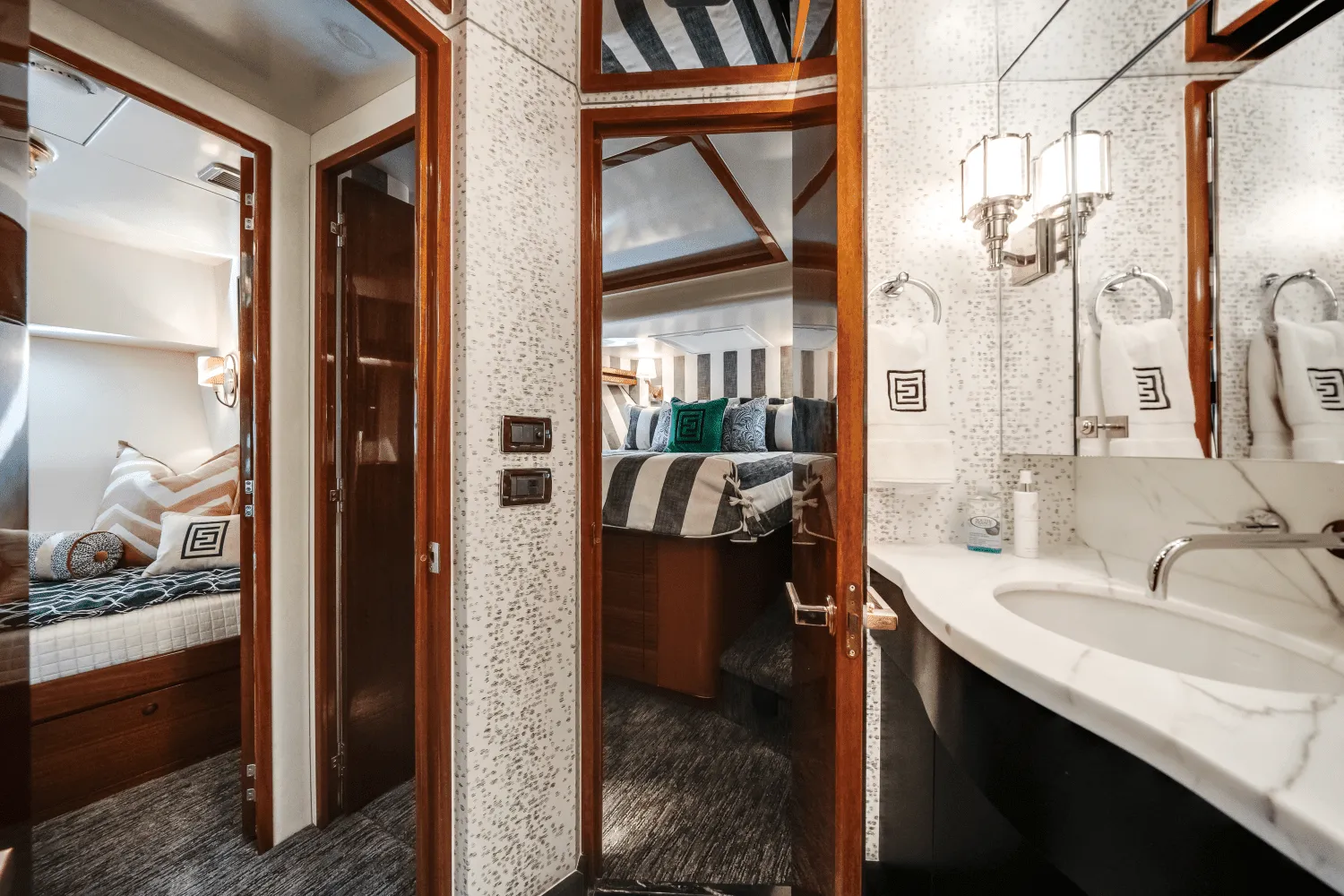 2018 Hatteras 60 MOTOR YACHT Image Thumbnail #46