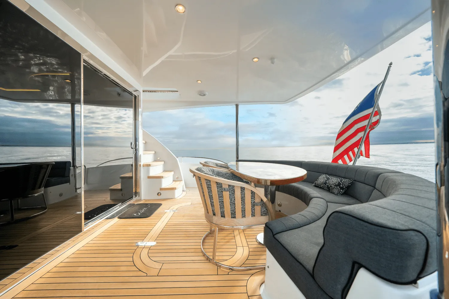 2018 Hatteras 60 MOTOR YACHT Image Thumbnail #9
