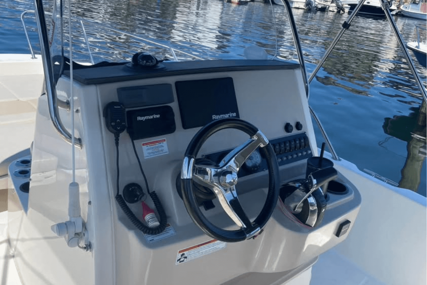 2019 Boston Whaler 210 DAUNTLESS Image Thumbnail #4