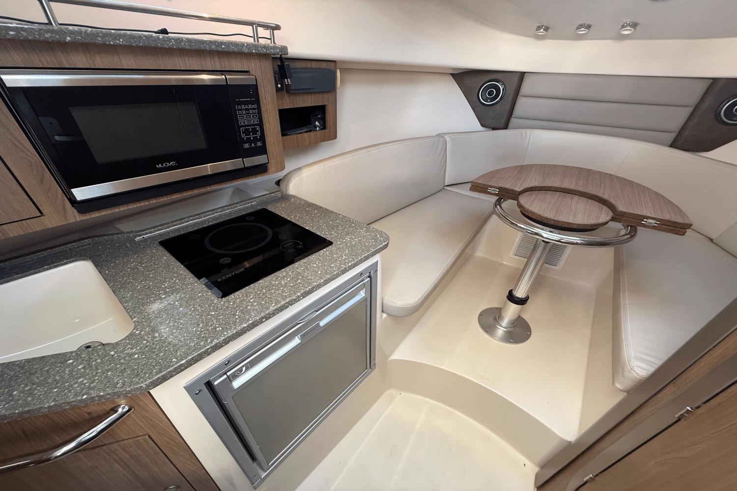 2018 Boston Whaler 285 Conquest Image Thumbnail #9