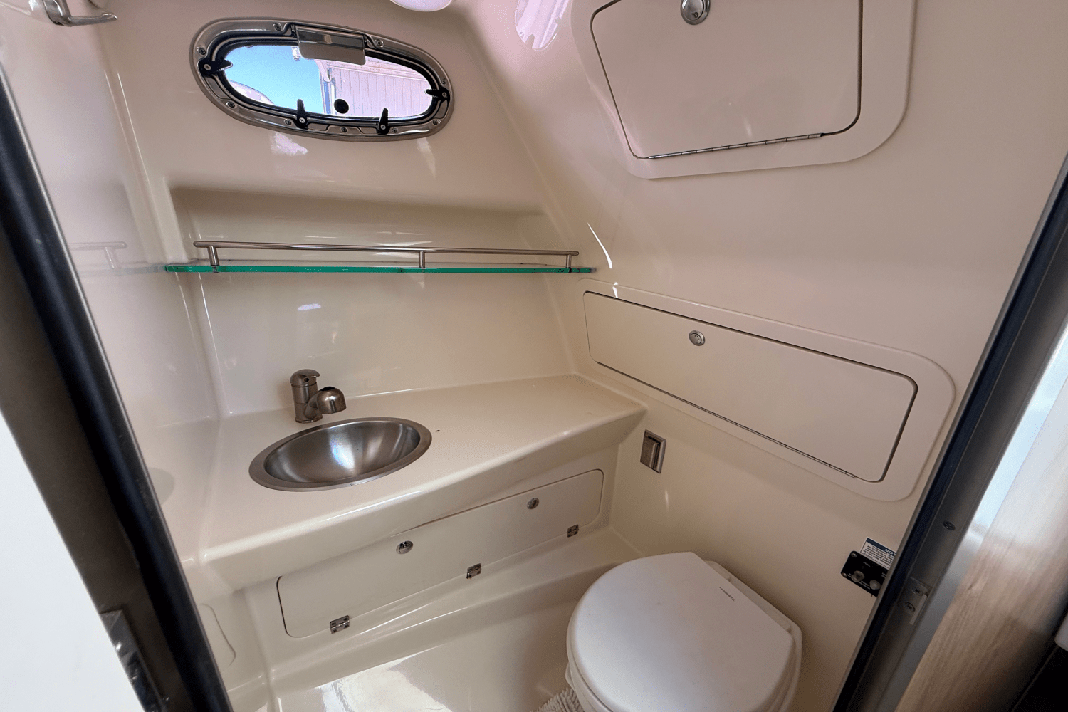 2018 Boston Whaler 285 Conquest Image Thumbnail #11