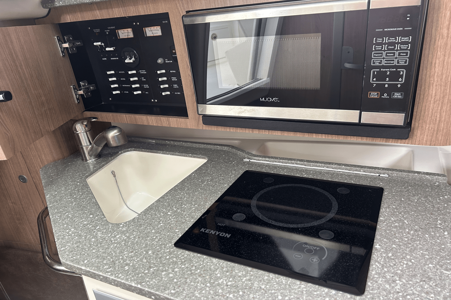 2018 Boston Whaler 285 Conquest Image Thumbnail #16