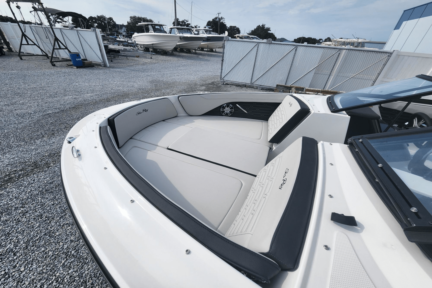 2025 Sea Ray SPX 210 Outboard Image Thumbnail #18