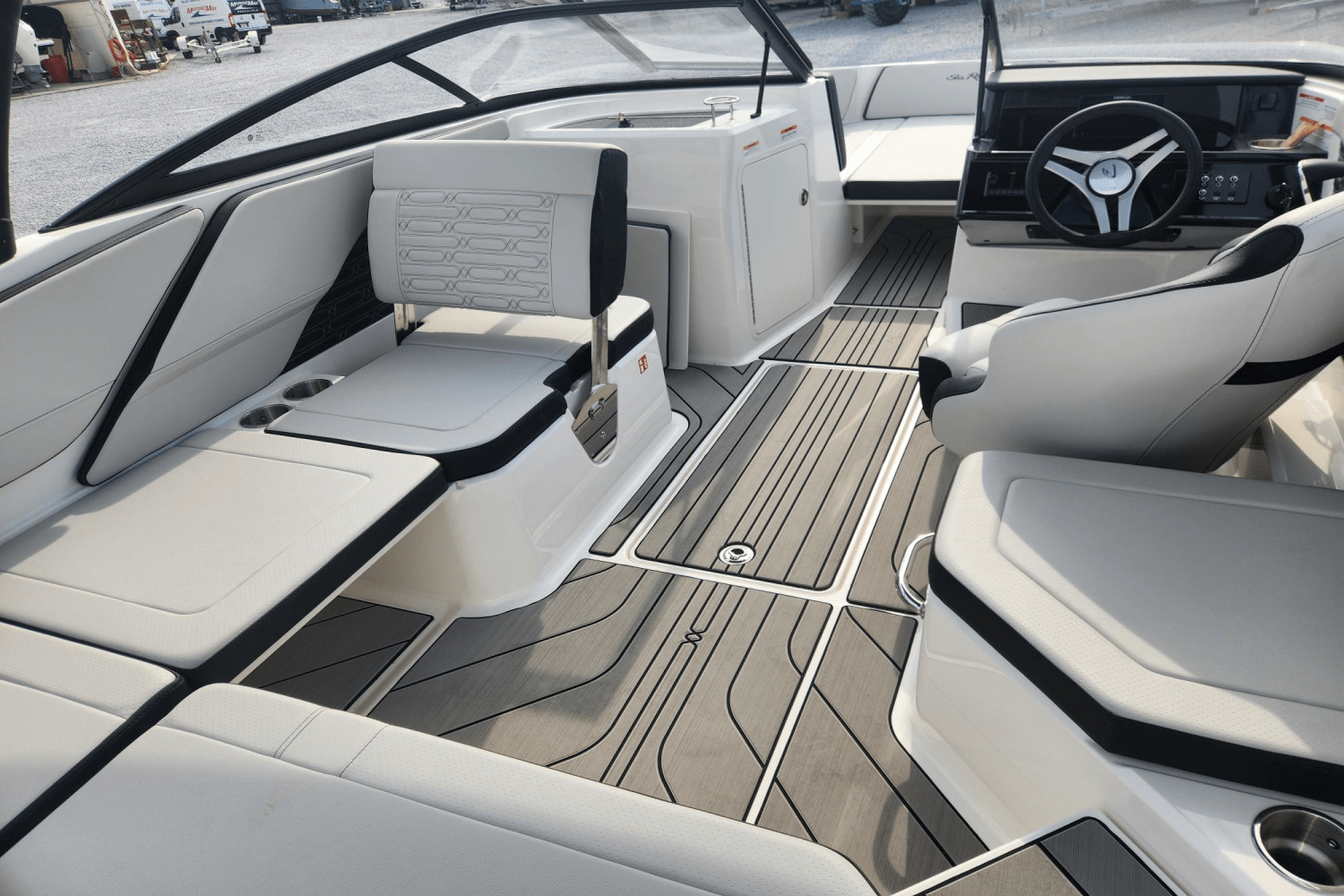 2025 Sea Ray SPX 210 Outboard Image Thumbnail #12