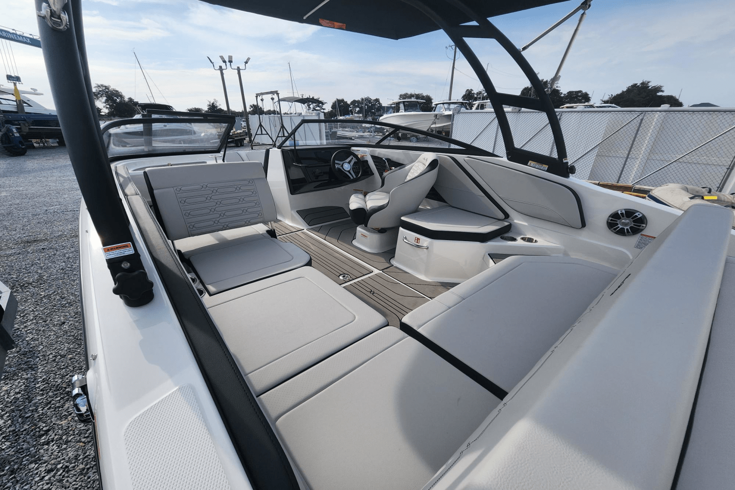 2025 Sea Ray SPX 210 Outboard Image Thumbnail #15