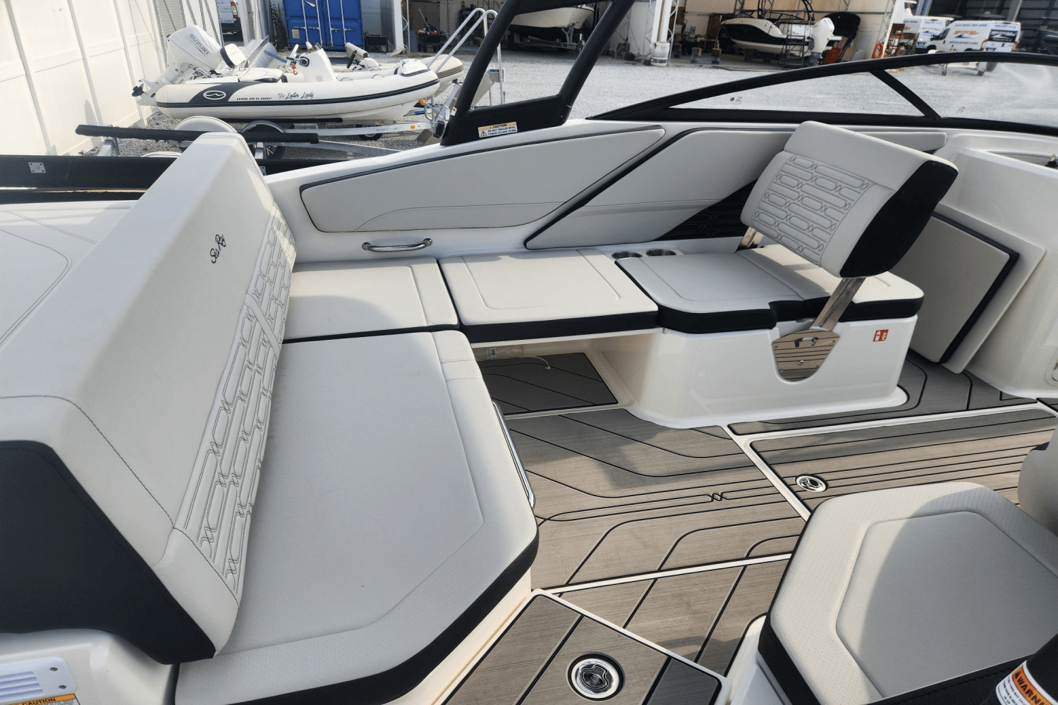 2025 Sea Ray SPX 210 Outboard Image Thumbnail #11