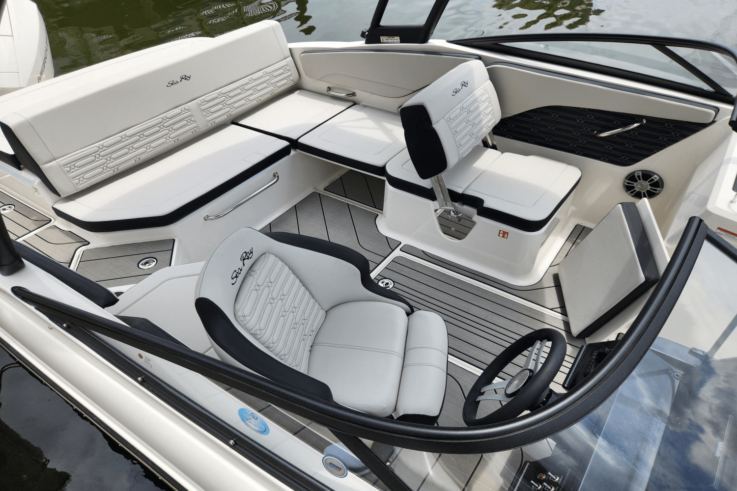2025 Sea Ray SPX 210 Outboard Image Thumbnail #4