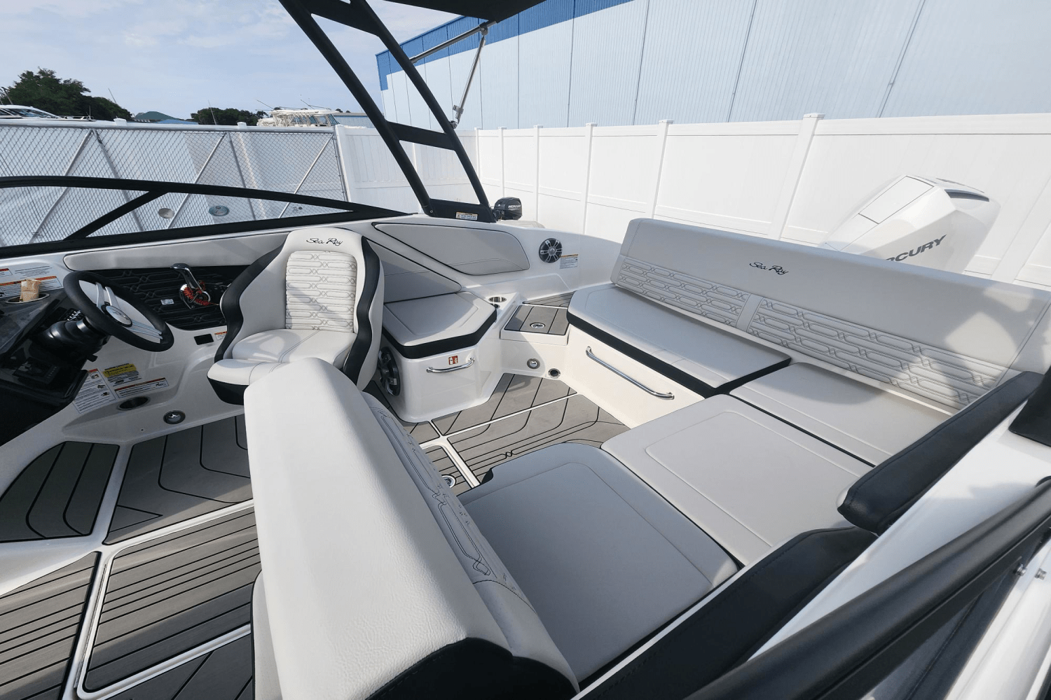 2025 Sea Ray SPX 210 Outboard Image Thumbnail #13