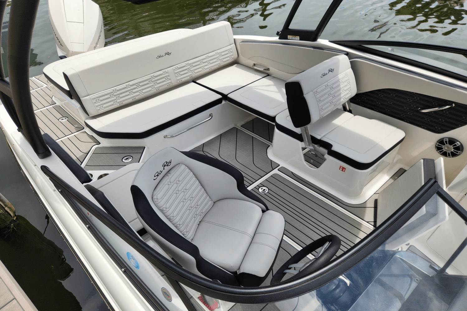 2025 Sea Ray SPX 210 Outboard Image Thumbnail #6