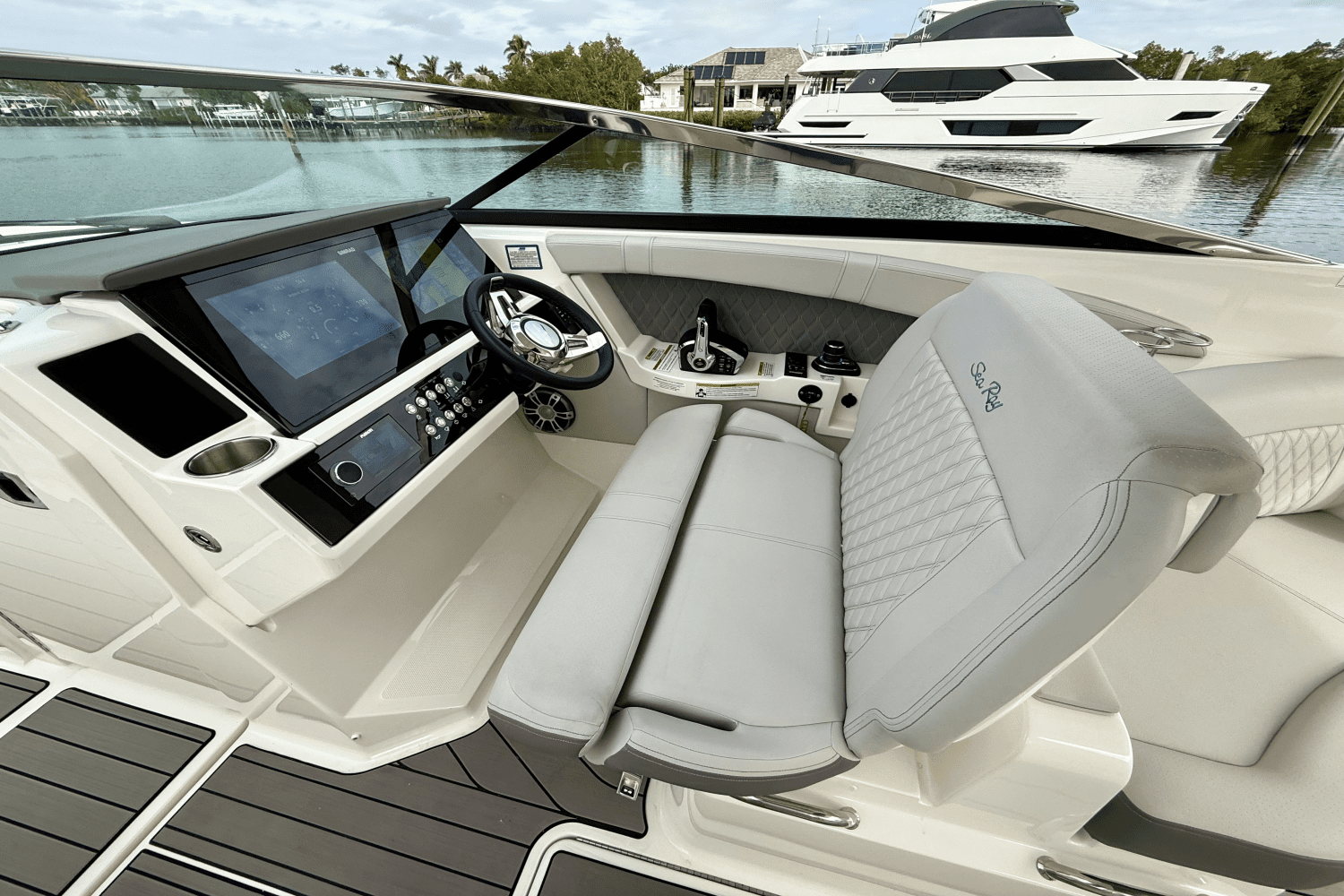 2024 Sea Ray 350 SLX-OB Image Thumbnail #29