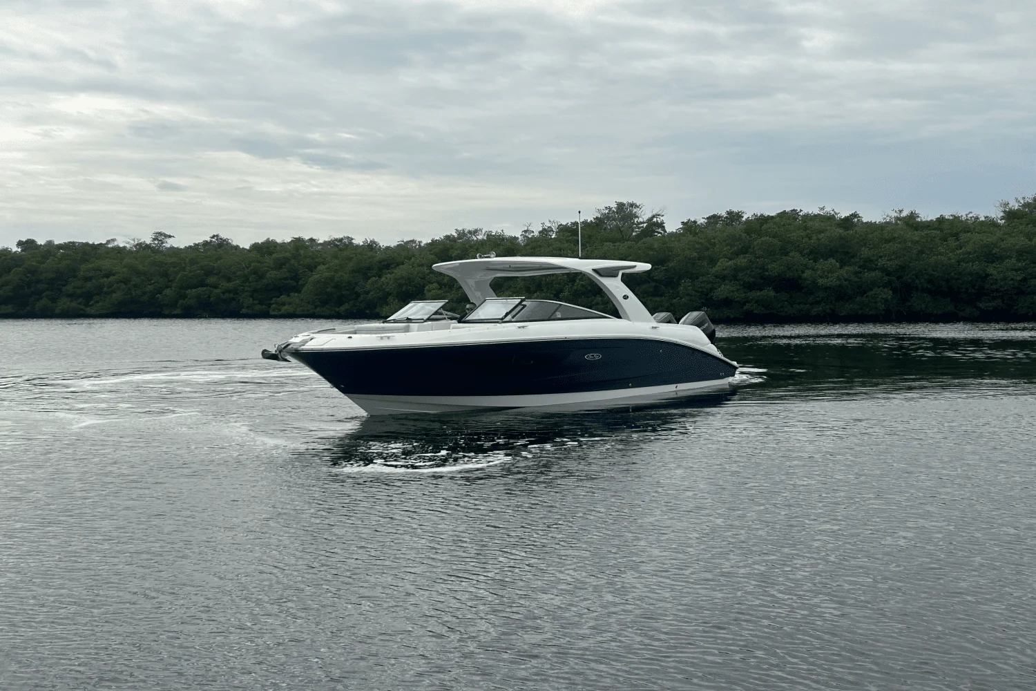 2024 Sea Ray 350 SLX-OB Image Thumbnail #3