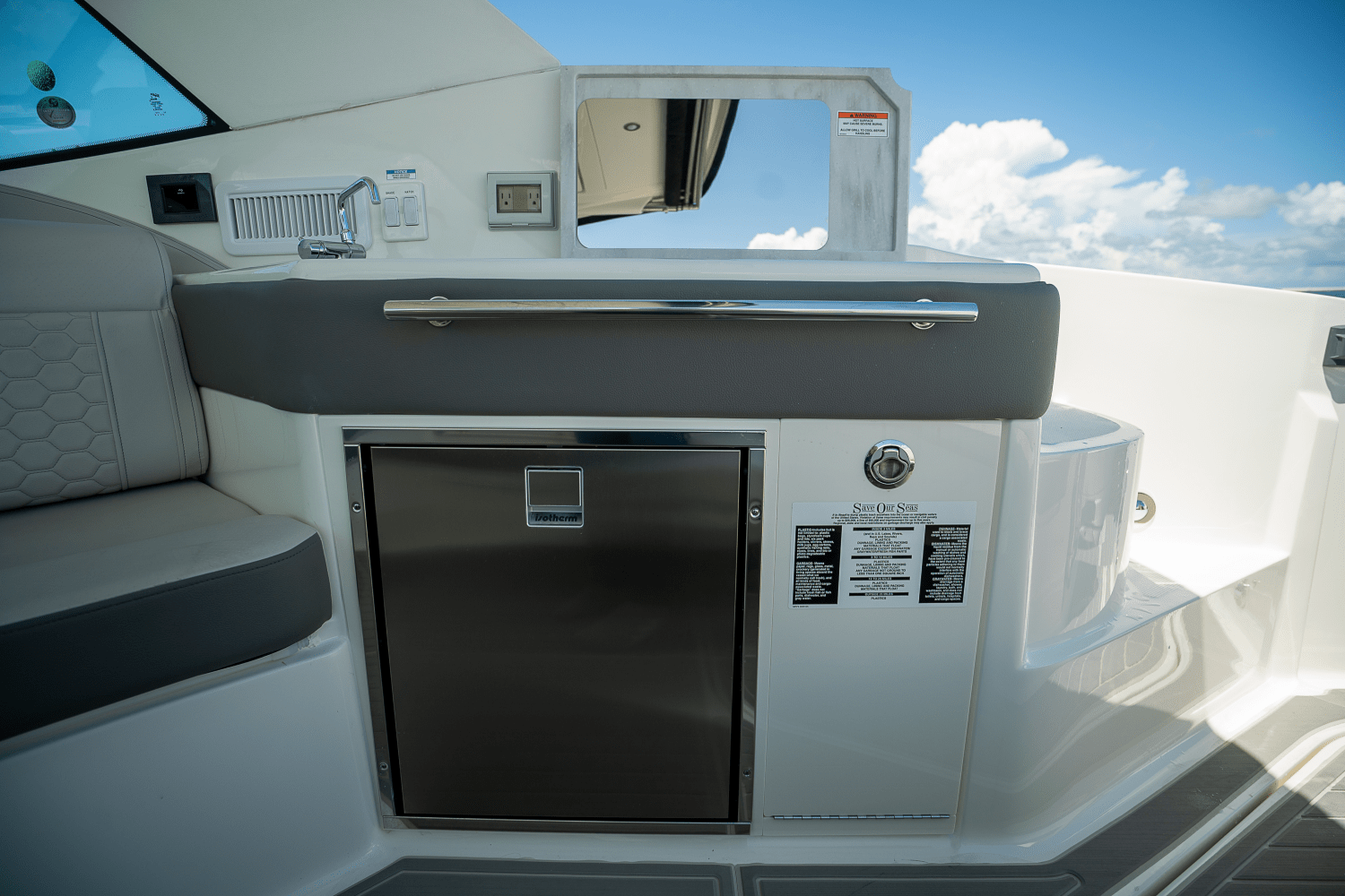 2026 Sea Ray Sundancer 320 Outboard Image Thumbnail #9