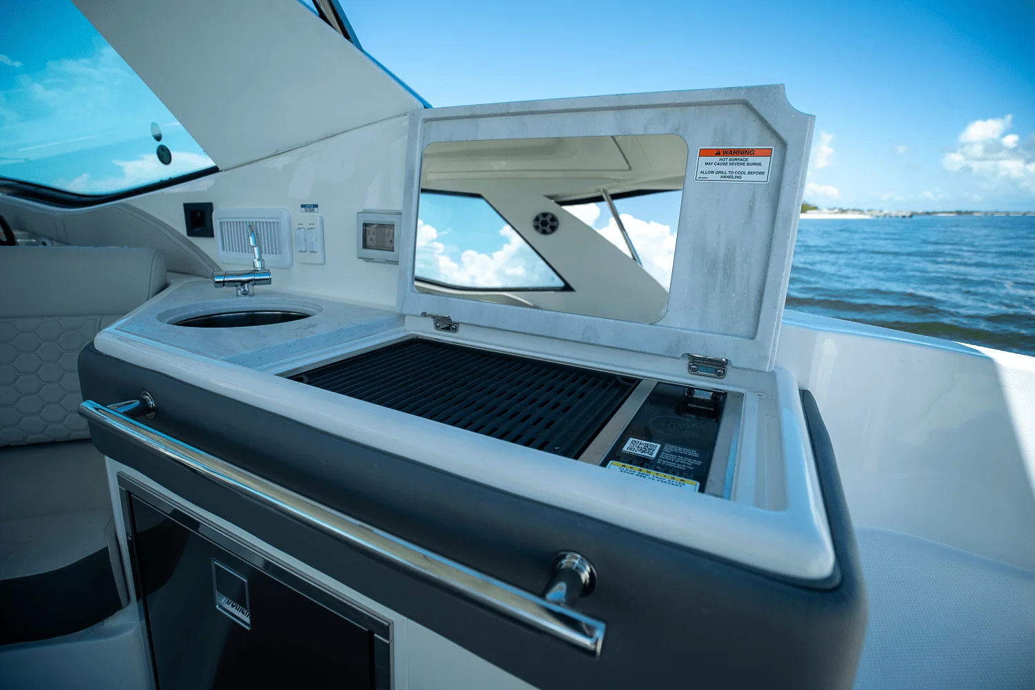 2026 Sea Ray Sundancer 320 Outboard Image Thumbnail #8