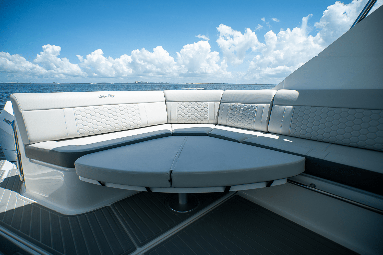 2026 Sea Ray Sundancer 320 Outboard Image Thumbnail #7