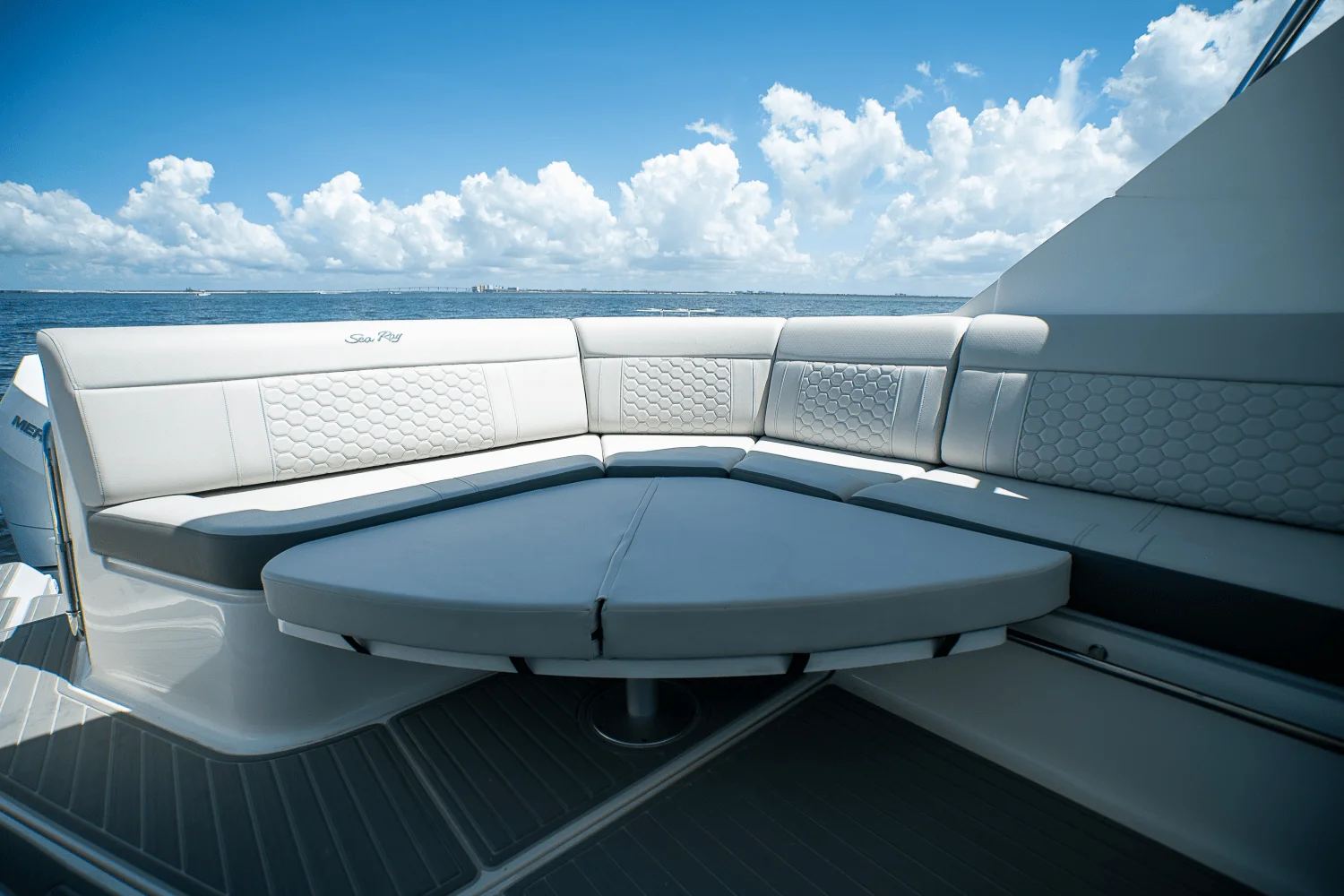 2026 Sea Ray Sundancer 320 Outboard Image Thumbnail #7