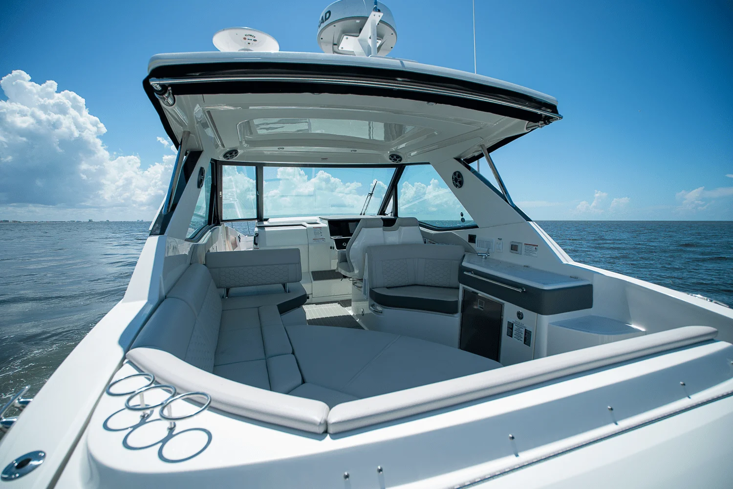 2026 Sea Ray Sundancer 320 Outboard Image Thumbnail #4