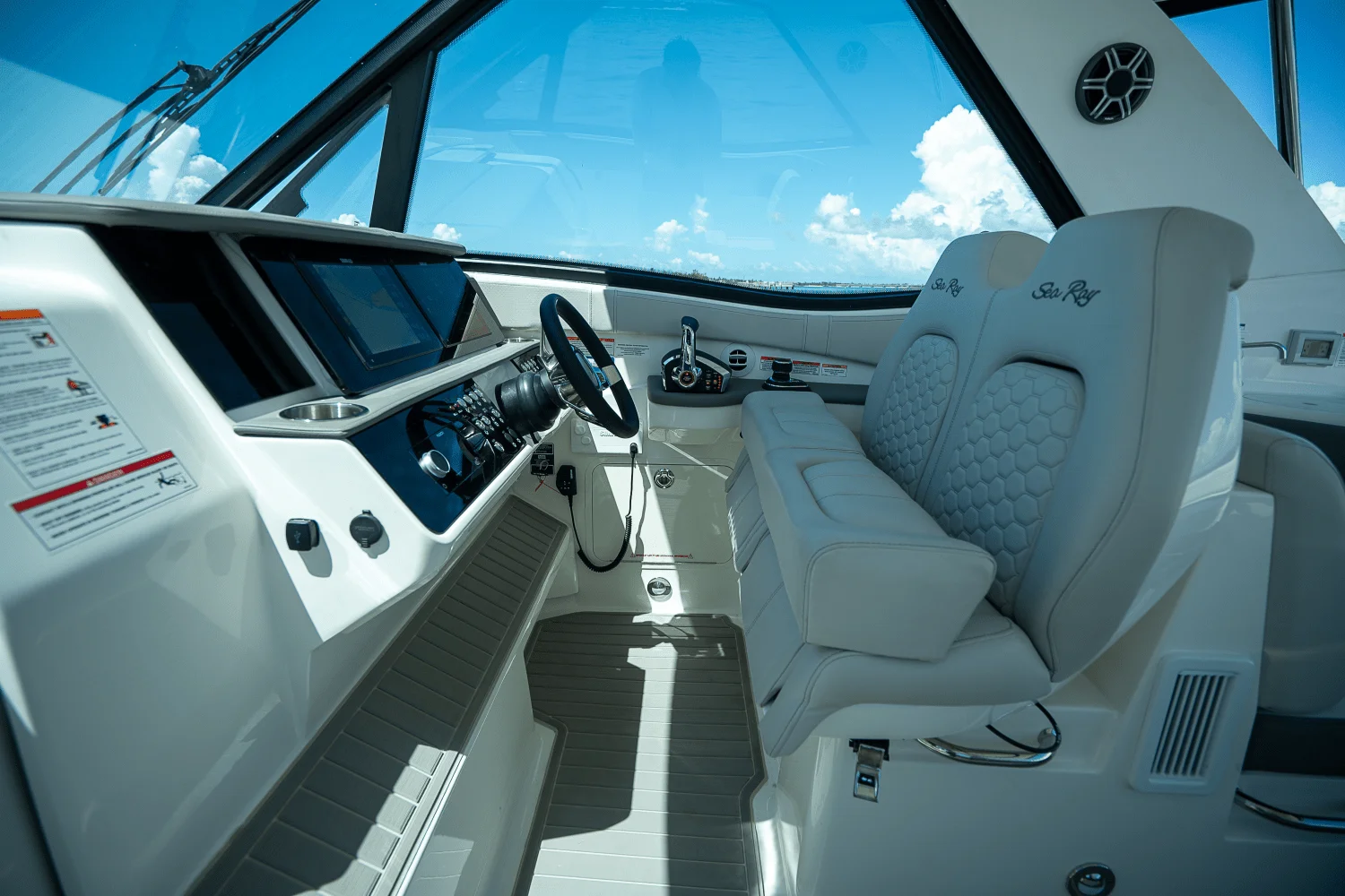 2026 Sea Ray Sundancer 320 Outboard Image Thumbnail #13