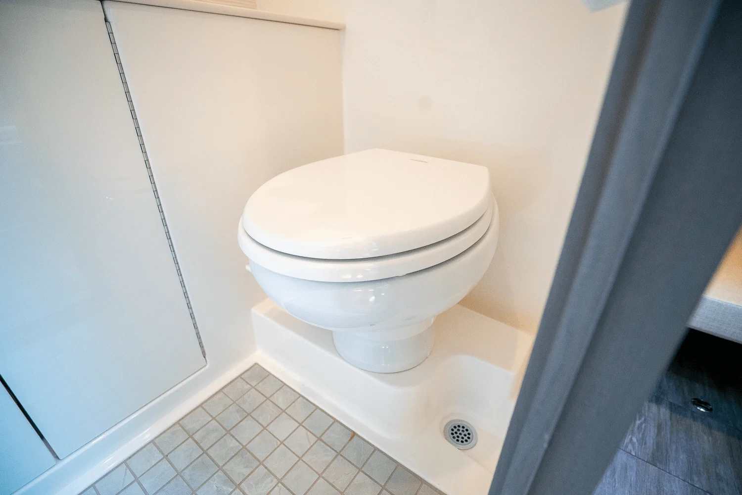 2026 Sea Ray Sundancer 320 Outboard Image Thumbnail #29