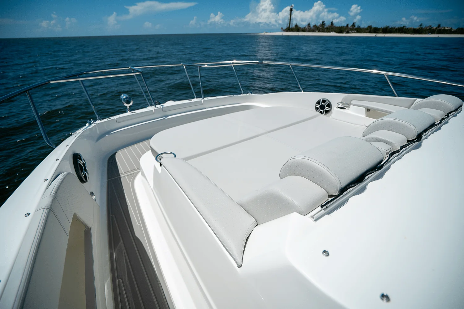 2026 Sea Ray Sundancer 320 Outboard Image Thumbnail #30