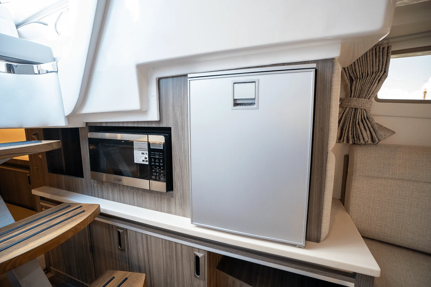 2026 Sea Ray Sundancer 320 Outboard Image Thumbnail #23