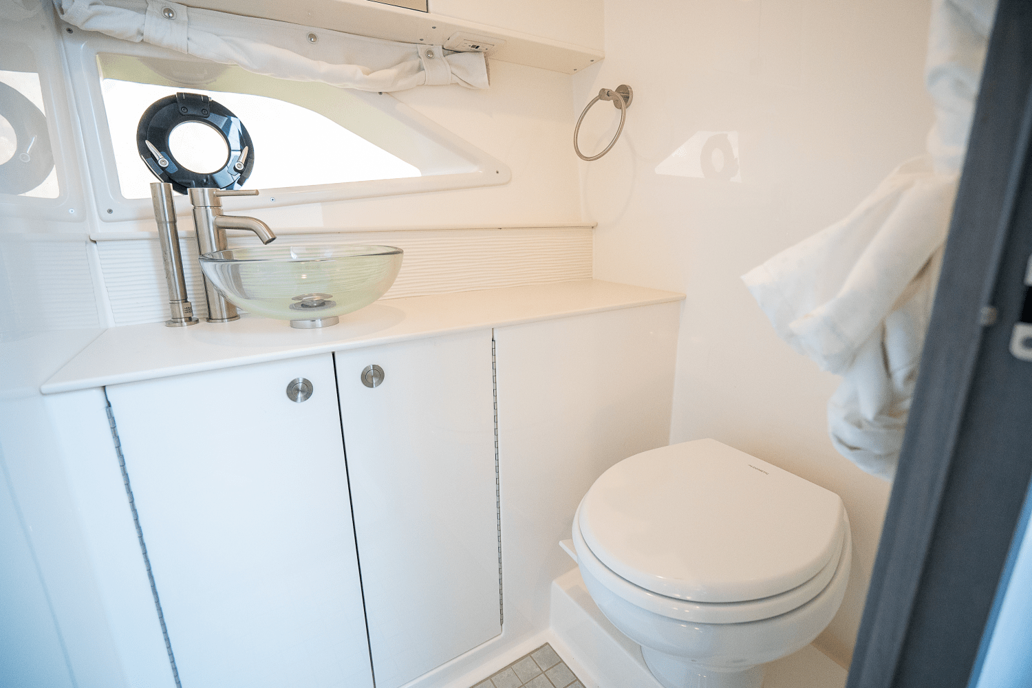 2026 Sea Ray Sundancer 320 Outboard Image Thumbnail #26