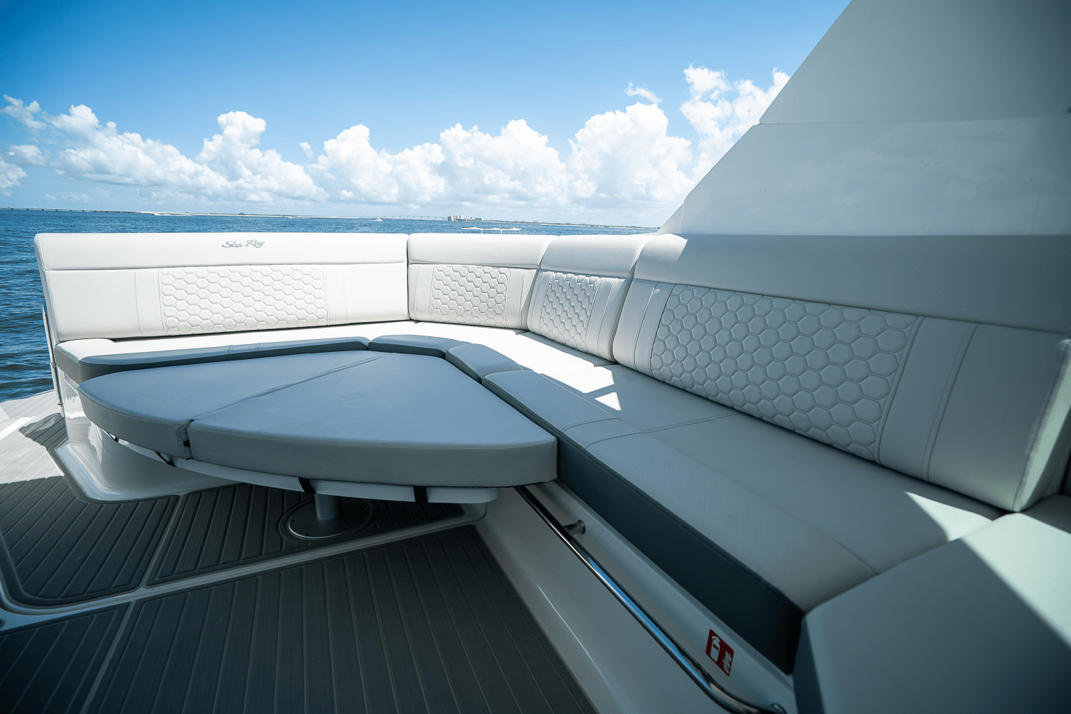 2026 Sea Ray Sundancer 320 Outboard Image Thumbnail #11