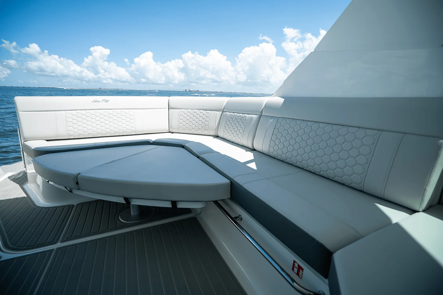 2026 Sea Ray Sundancer 320 Outboard Image Thumbnail #11