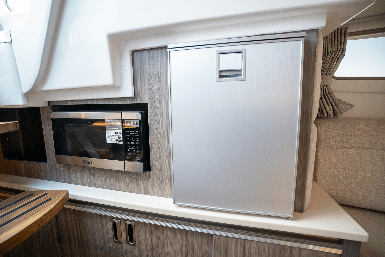 2026 Sea Ray Sundancer 320 Outboard Image Thumbnail #24