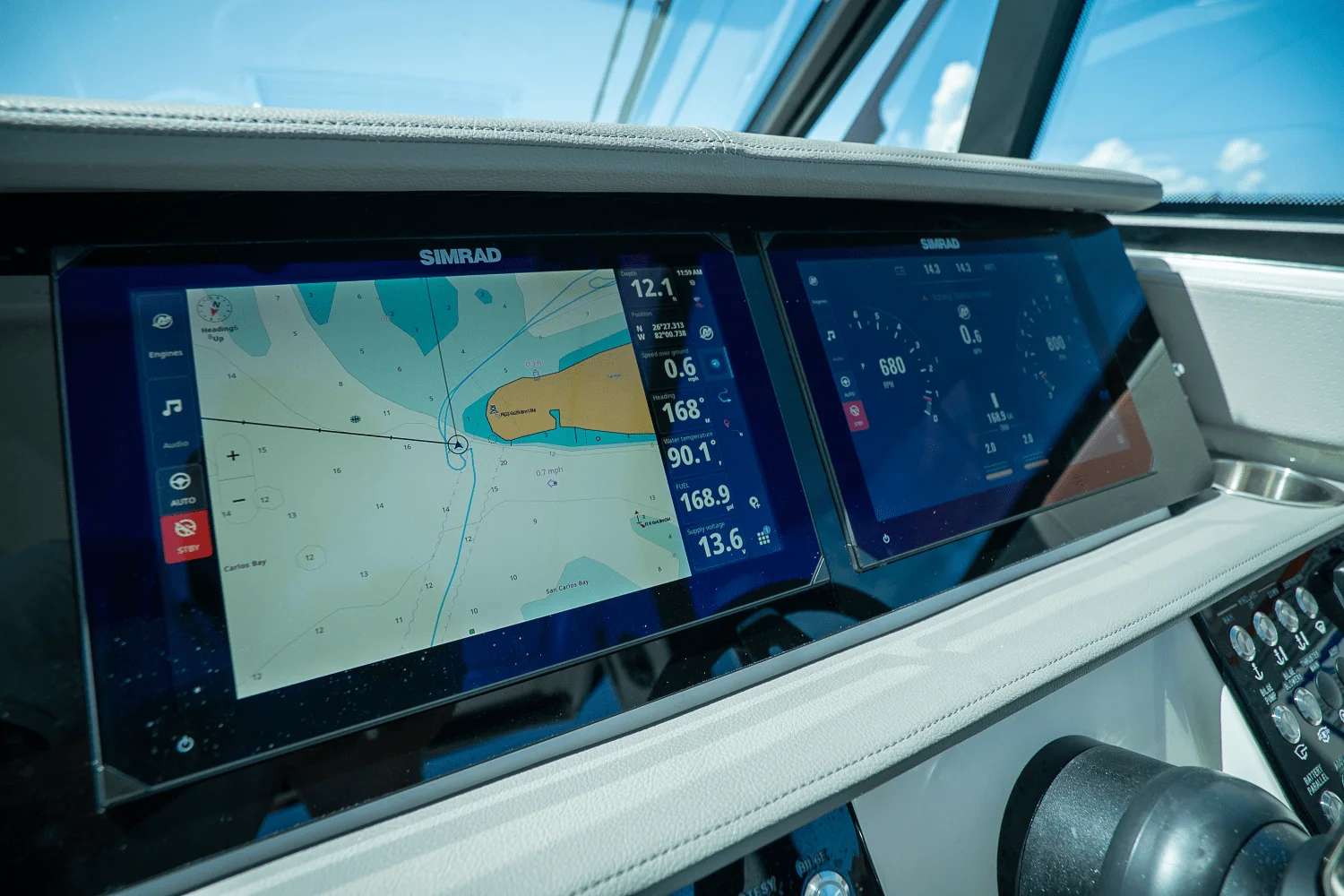 2026 Sea Ray Sundancer 320 Outboard Image Thumbnail #15