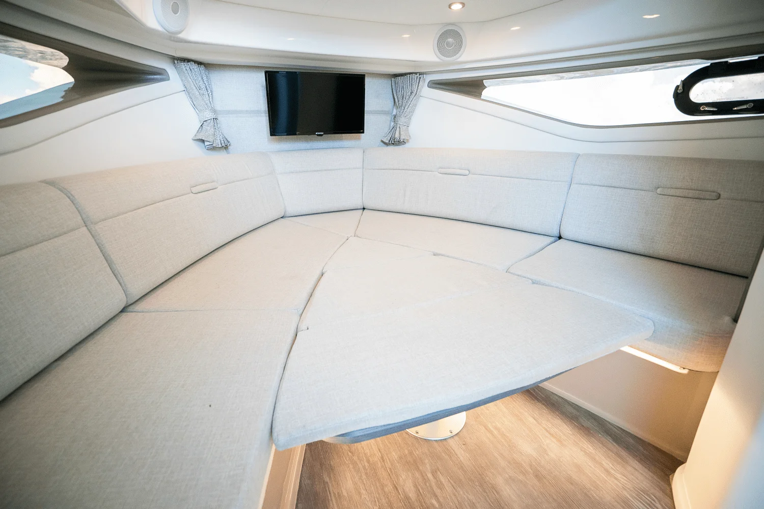 2026 Sea Ray Sundancer 320 Outboard Image Thumbnail #22