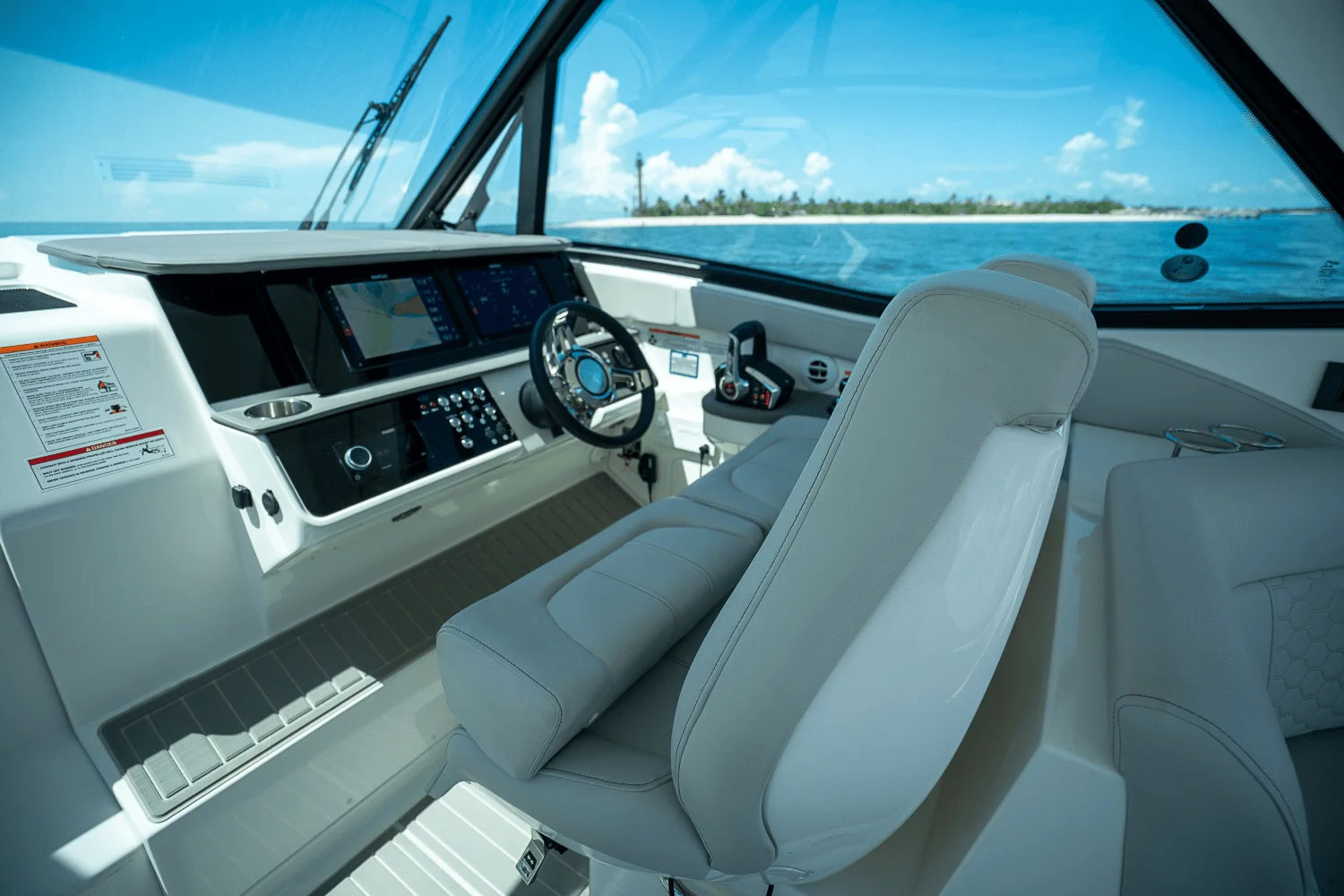 2026 Sea Ray Sundancer 320 Outboard Image Thumbnail #12