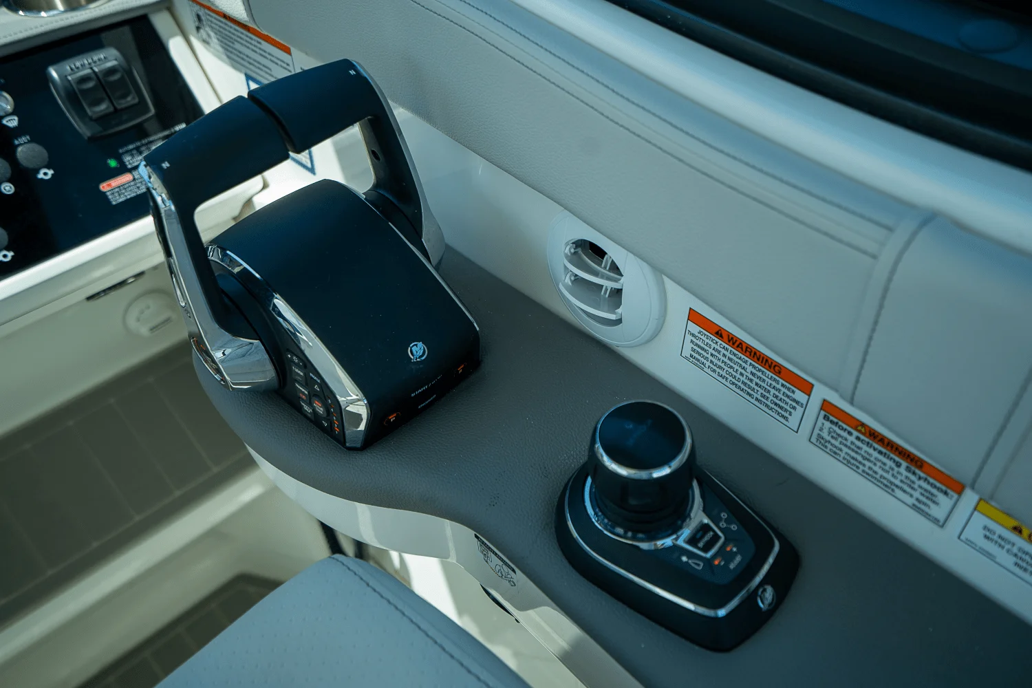 2026 Sea Ray Sundancer 320 Outboard Image Thumbnail #16