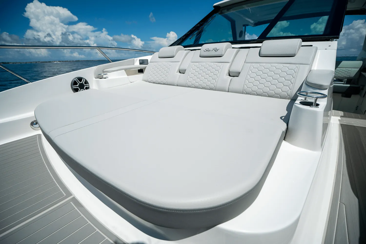 2026 Sea Ray Sundancer 320 Outboard Image Thumbnail #31