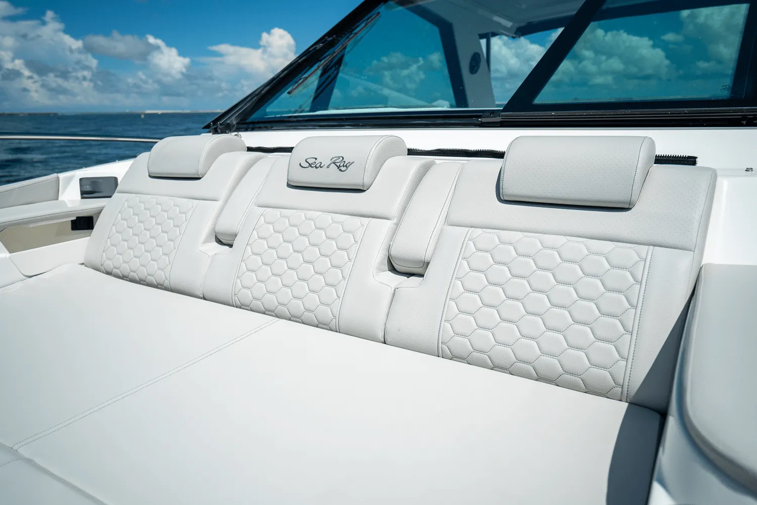 2026 Sea Ray Sundancer 320 Outboard Image Thumbnail #32