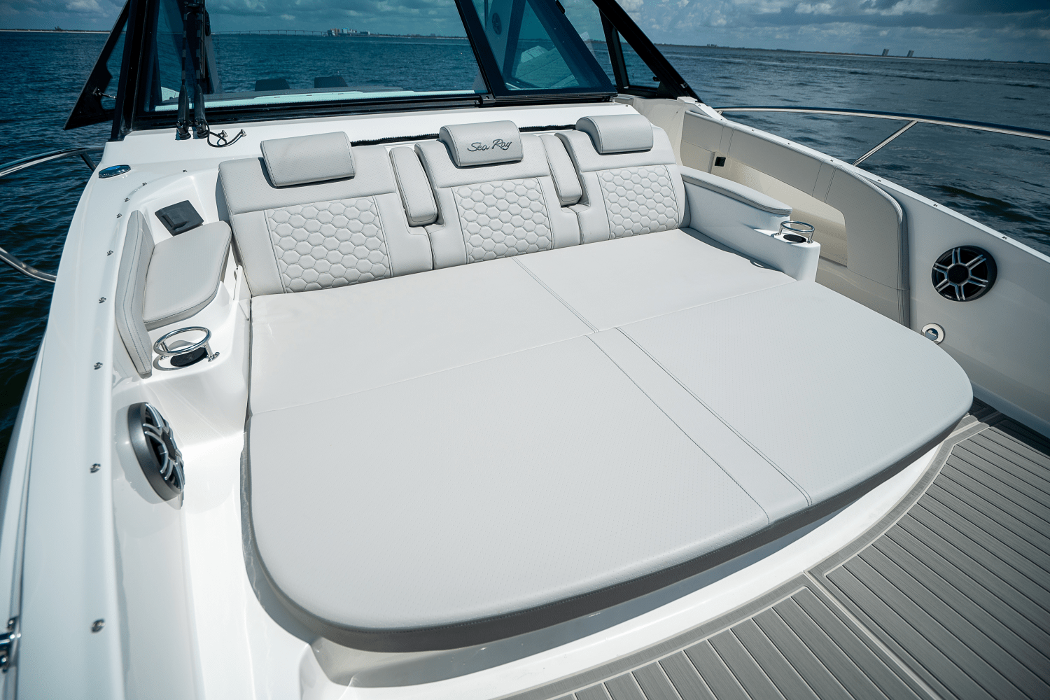 2026 Sea Ray Sundancer 320 Outboard Image Thumbnail #33